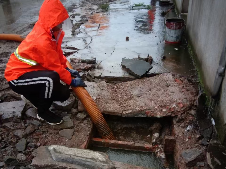 延津专业清理污水池 炜誉市政以规范流程守护城市 “肠道”